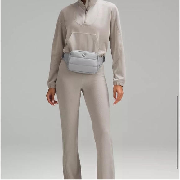 Lululemon Everywhere Belt Bag Large 2L Wunder Puff in Rhino Grey - Picture 3 of 7